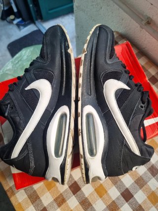 Nike air max command