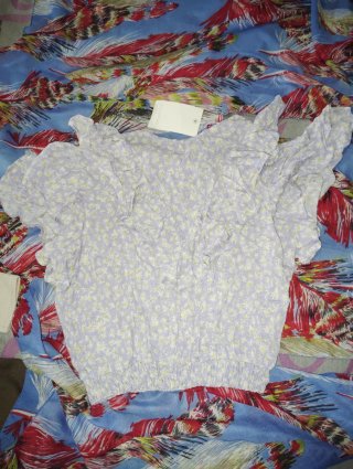 Camiseta corta floral morada