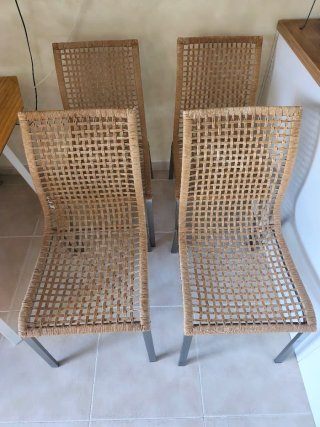 Mesa de bambú y 4 sillas