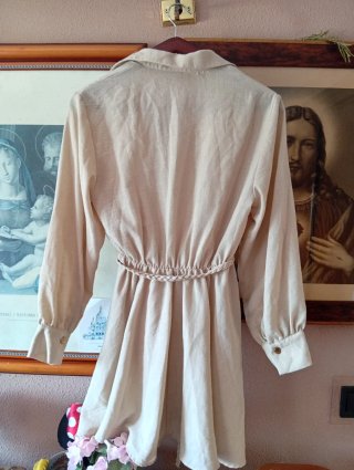 Vestido camisero corto beige Zara