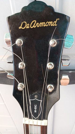 Guitarra D'Armond M-85 C  /Guild, luego FENDER