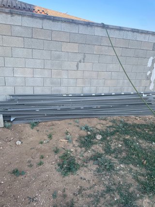 Palos de estantería metálicos