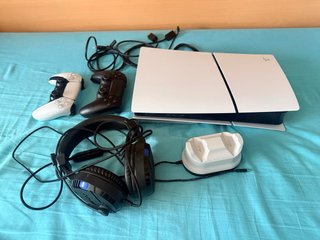 PlayStation 5 + Accesorios + 2 Mandos