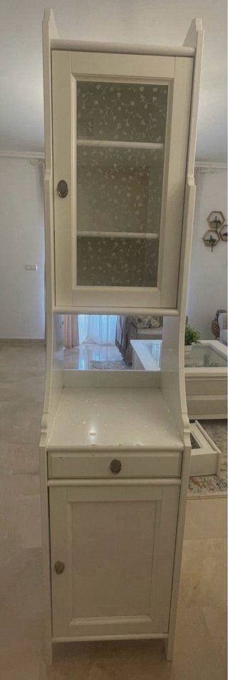 Mueble de baño blanco y madera
