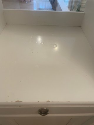 Mueble de baño blanco y madera