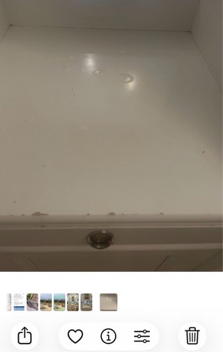 Mueble de baño blanco y madera