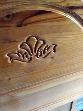 Cabecero de madera tallado