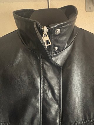 Chaqueta efecto piel vintage Bershka Unisex