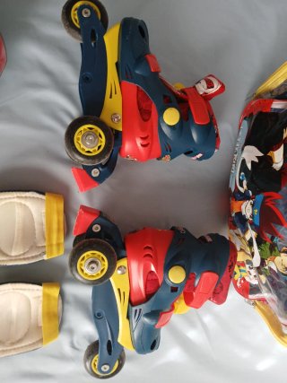 Patines Beyblade con Casco, protecciones y mochila