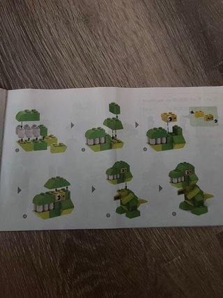 Caja de piezas Lego roja