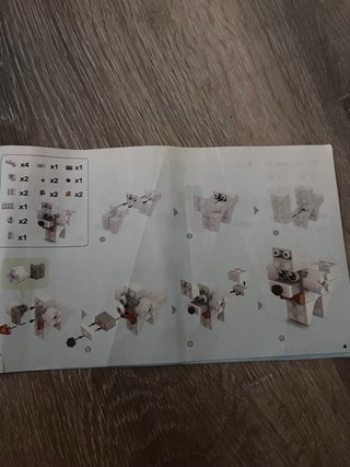 Caja de piezas Lego roja