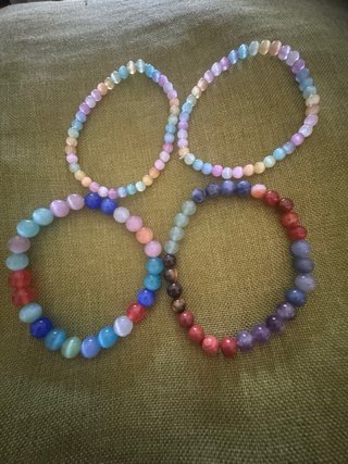 Pulsera de minerales marrón y dorado