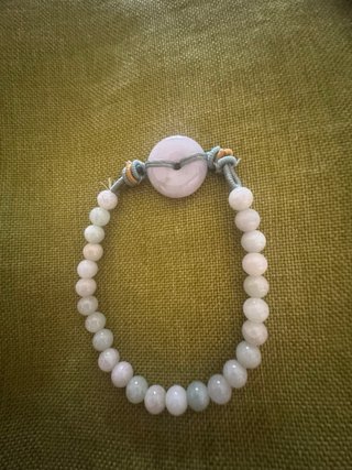Pulsera de minerales marrón y dorado