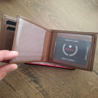 Cartera de cuero marrón claro