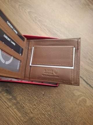 Cartera de cuero marrón claro