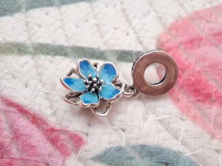 Charm Colgante Flor de Cerezo Azul
