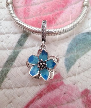 Charm Colgante Flor de Cerezo Azul