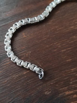 Pulsera chapada en oro blanco
