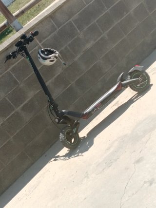 Patín eléctrico negro