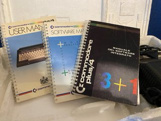 Commodore Plus/4 completo con manuali