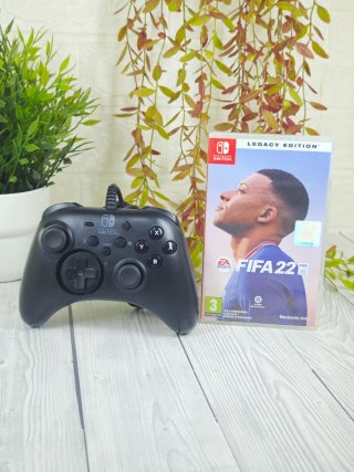 Controller Hori + FIFA 22 Game per Nintendo Switch