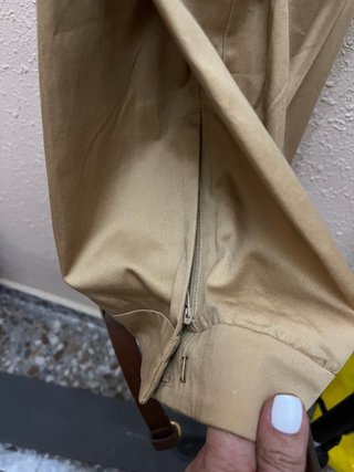Pantalón de vestir beis dorado