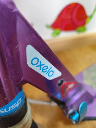 Patinete Oxelo Morado con Casco Negro