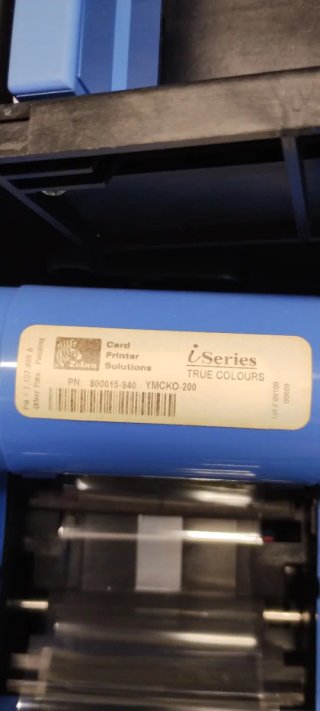 Impresora de tarjetas Zebra P110i