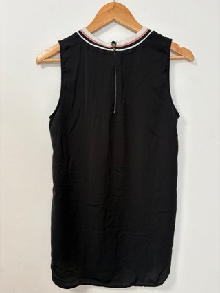 Blusa negra sin mangas H&M con cuello deportivo 40