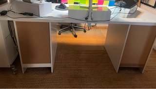 Mesa de oficina blanca