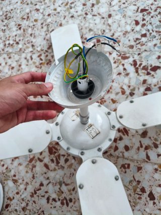 Ventilador de techo blanco