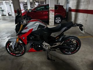 BMW F 900 R Sport - Rojo/Plata