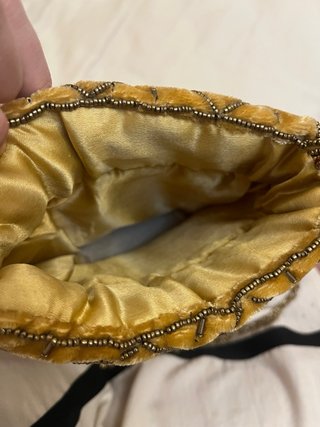 Bolso saco mostaza con pedrería