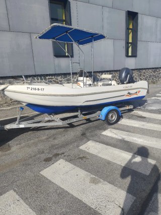 Barco Voraz 2017 con remolque