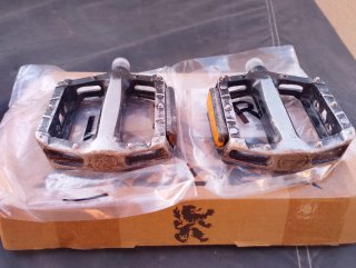 Pedales MTB FEIMIN Aluminio Negros Usados.