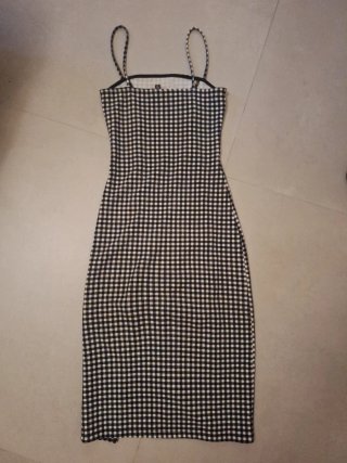 Vestido de cuadros con abertura