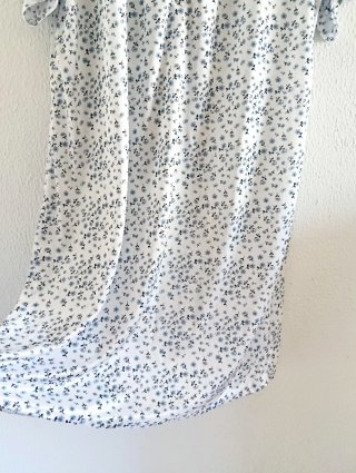Camisón floral XXL blanco y azul manga corta