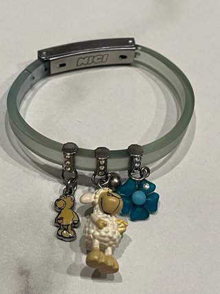 Pulsera Nici con charms de flor, oso y oveja