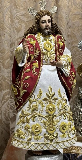 Cristo de vestir tunica bordada oro