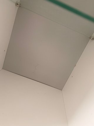 Armario estrecho blanco y cristal ikea