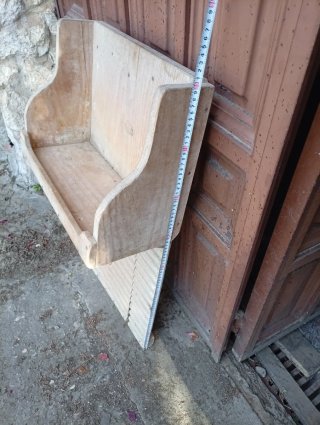 Tabla de lavar madera antigua con rodillera