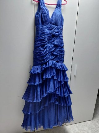 Vestido azul con volantes