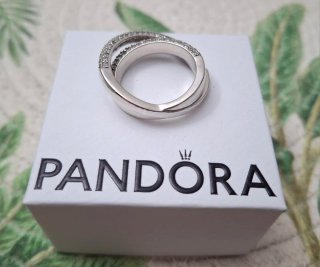 Anillo Doble Banda Cruzada Pavé