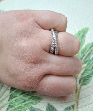 Anillo Doble Banda Cruzada Pavé