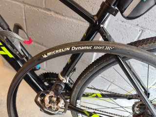 Bici Gravel Gloot Negra y Amarilla