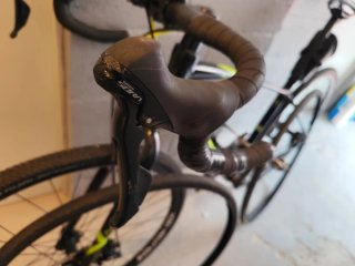 Bici Gravel Gloot Negra y Amarilla