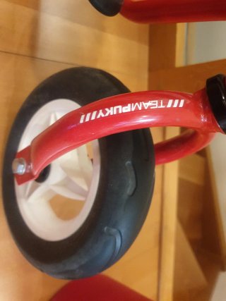 Bicicleta Puky sin pedales roja