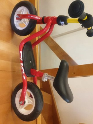 Bicicleta Puky sin pedales roja