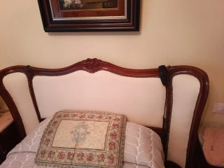 Muebles de habitacion clásica de madera de cerezo.