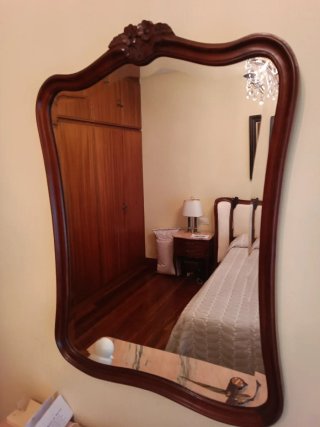 Muebles de habitacion clásica de madera de cerezo.